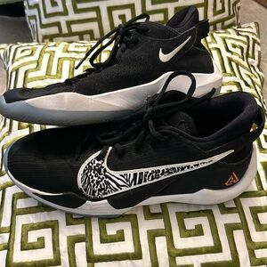Nike Freak 2 size 7 youth-